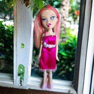 Vintage BRATZ 2001 Doll with Pink and Green Hair